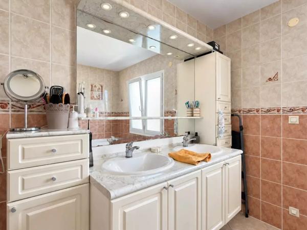 Périgny – Maison de 156 m² – 4 chambres – piscine chauffée