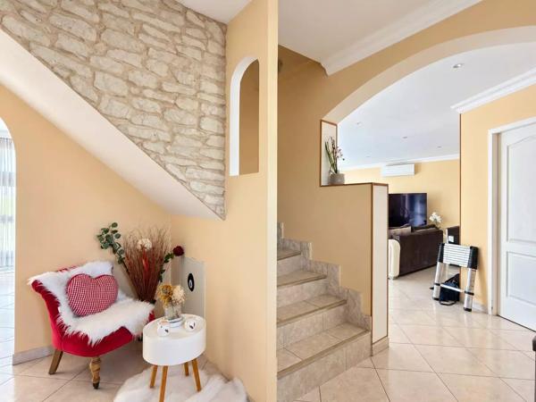 Périgny – Maison de 156 m² – 4 chambres – piscine chauffée