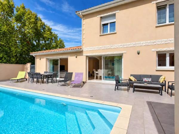 Périgny – Maison de 156 m² – 4 chambres – piscine chauffée
