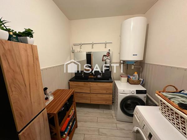 Belle propriété verdoyante, au cœur de la ville avec 3 logements indépendants
