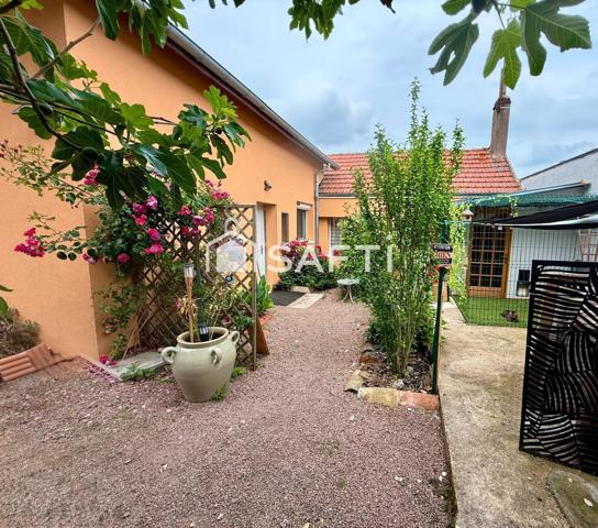 Belle propriété verdoyante, au cœur de la ville avec 3 logements indépendants