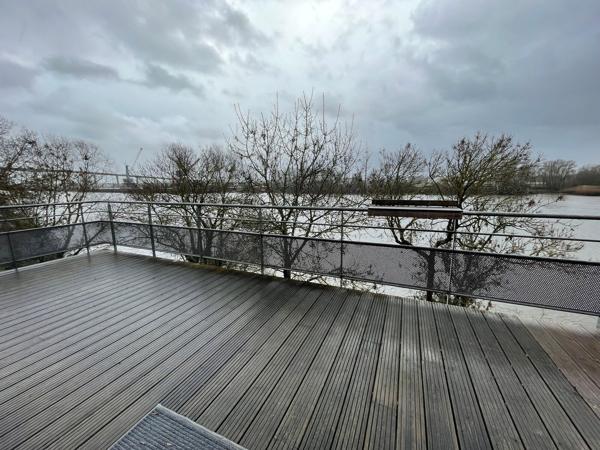 Bureaux à vendre ou à louer à Saint-Herblain vue Loire terrasse lumineuse