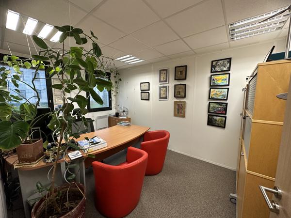 Bureaux à vendre à Nanterre dans immeuble rénové proche La Défense
