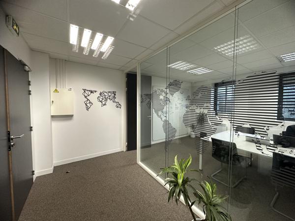 Bureaux à vendre à Nanterre dans immeuble rénové proche La Défense
