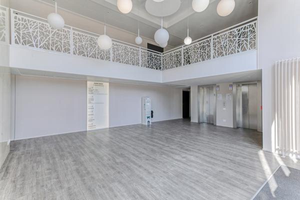 Bureaux à vendre à Nanterre dans immeuble rénové proche La Défense