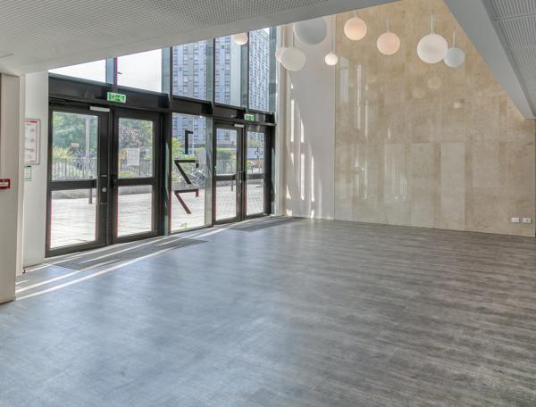 Bureaux à vendre à Nanterre dans immeuble rénové proche La Défense