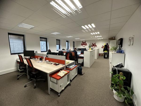 Bureaux à vendre à Nanterre dans immeuble rénové proche La Défense