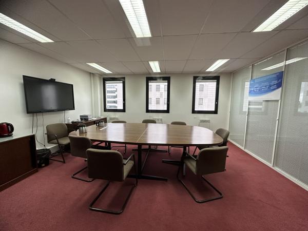 Bureaux à vendre à Nanterre dans immeuble rénové proche La Défense