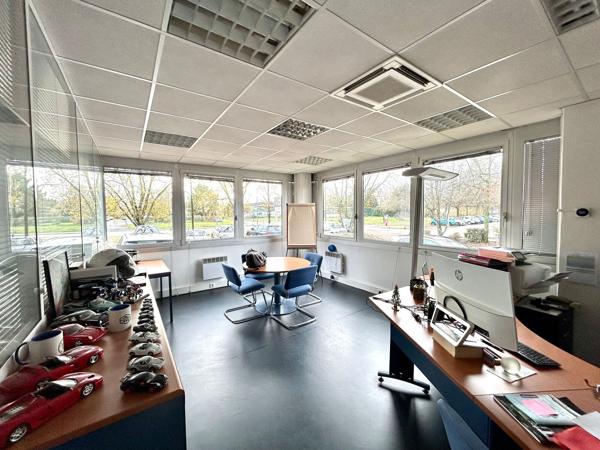 Bureaux à louer 346 m² à Bruges Parc Chavailles avec 16 places de parking