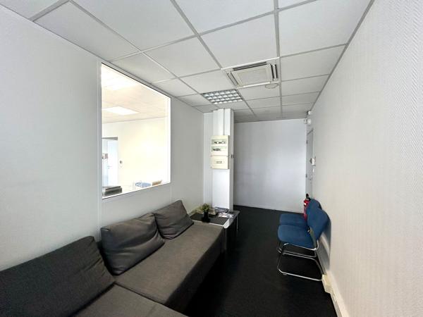 Bureaux à louer 346 m² à Bruges Parc Chavailles avec 16 places de parking