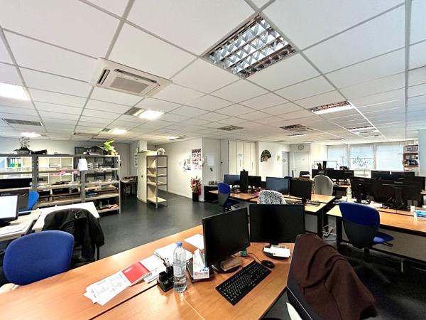 Bureaux à louer 346 m² à Bruges Parc Chavailles avec 16 places de parking