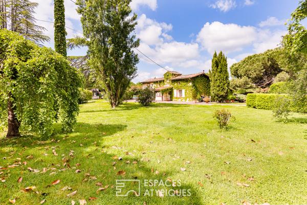Maison courant 1900 avec piscine, hangar et parc arboré