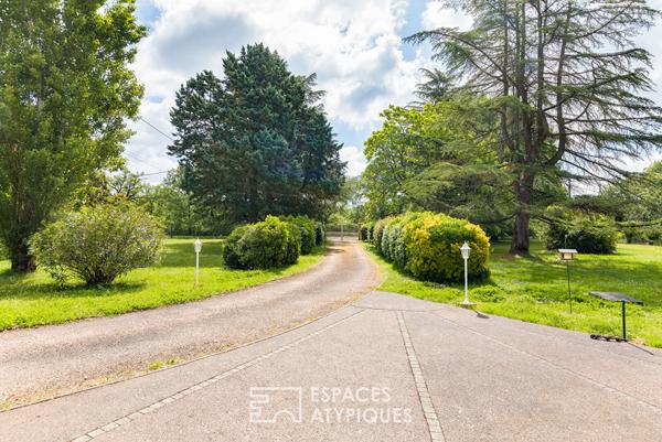 Maison courant 1900 avec piscine, hangar et parc arboré