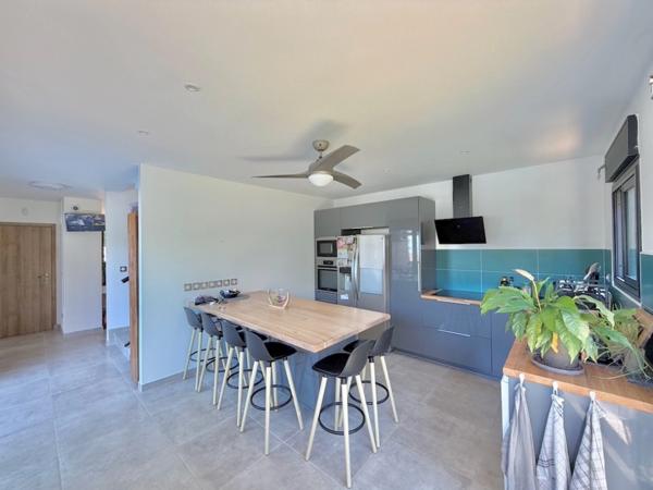 À VENDRE SAINT-PIERRE (97410) – TERRE ROUGE Villa T5 contemporaine – 150 m² – Piscine – Terrain 726 m²