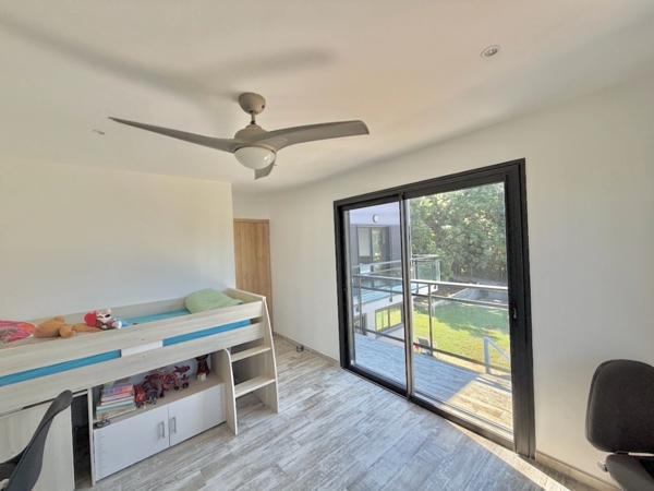 À VENDRE SAINT-PIERRE (97410) – TERRE ROUGE Villa T5 contemporaine – 150 m² – Piscine – Terrain 726 m²