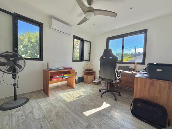 À VENDRE SAINT-PIERRE (97410) – TERRE ROUGE Villa T5 contemporaine – 150 m² – Piscine – Terrain 726 m²