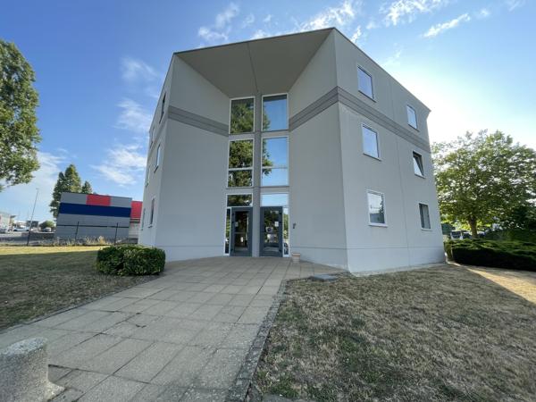 Bureaux à louer à Saint-Herblain proche Route de Vannes avec parking