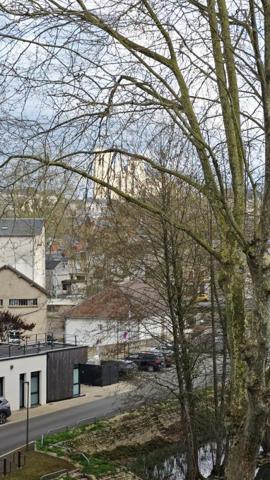 BOURGES APPARTEMENT 3 PIECES BALCONS GARAGE