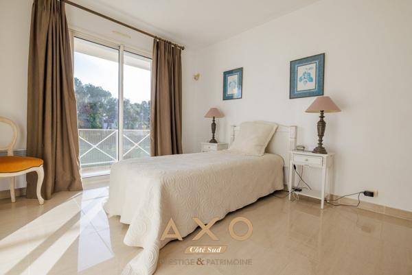 SAINT-CANNAT- MAISON - T6 - 210 M2 - PISCINE - POOL HOUSE - TERRAIN 5 500 M2 - DOUBLE GARAGE - 1 295 000