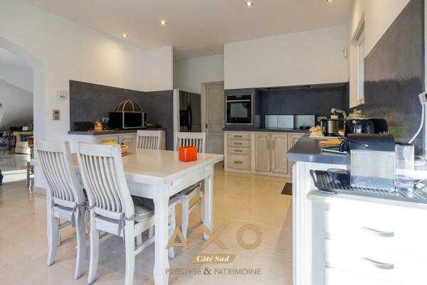 SAINT-CANNAT- MAISON - T6 - 210 M2 - PISCINE - POOL HOUSE - TERRAIN 5 500 M2 - DOUBLE GARAGE - 1 295 000