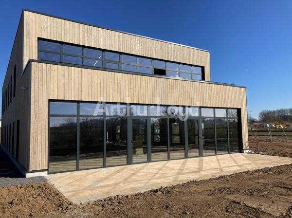 Bureaux neufs à louer ou vendre à Famars dans parc d affaires en expansion