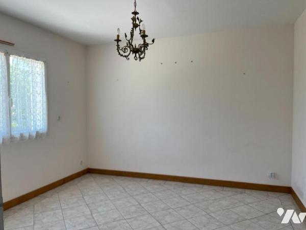 Maison T6 - Piscine - Dépendance- Jardin - 2132m² cadastré.