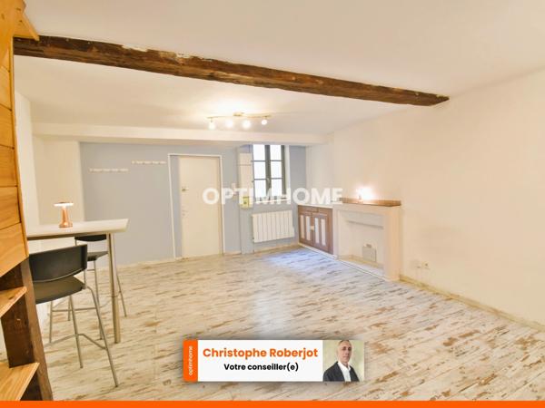 DUPLEX rénové en hyper centre-ville piétonnier