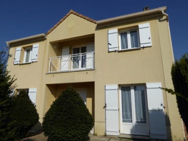 Pavillon 6 pièces état neuf avec grand terrain