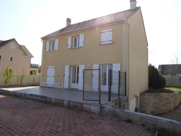 Pavillon 6 pièces état neuf avec grand terrain