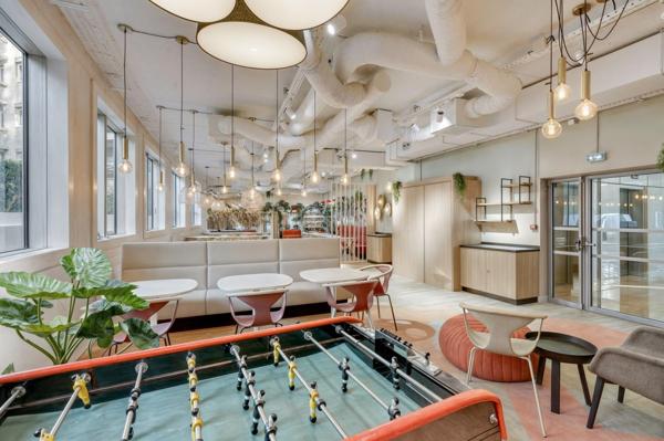 Place Victor Hugo à Courbevoie, des plateaux de bureaux lumineux avec espace extérieur