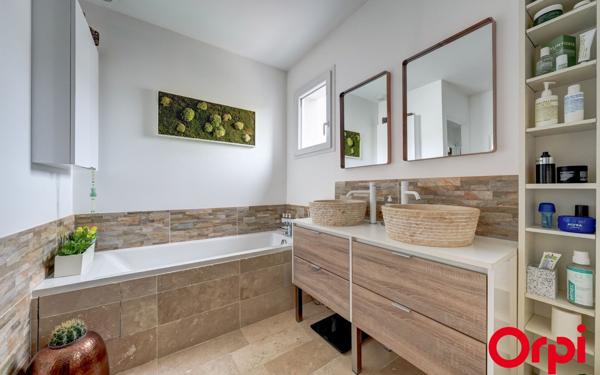 Maison à vendre    4 pièces • 100 m2 Vénissieux