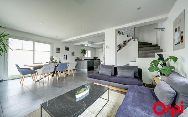 Maison à vendre    4 pièces • 100 m2 Vénissieux