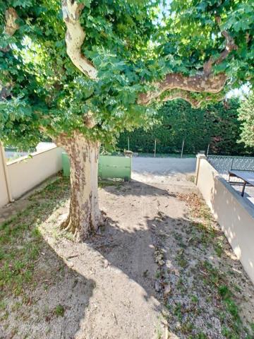 MAISON MITOYENNE - COUR CLOTUREE
