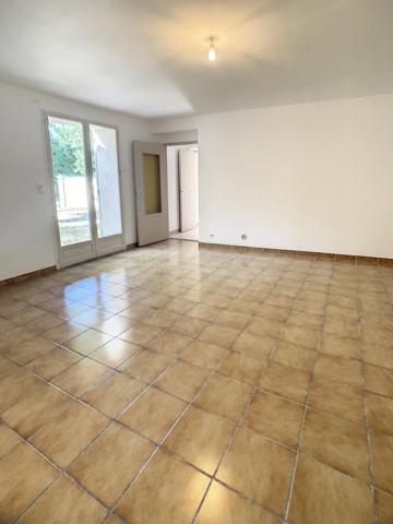 MAISON MITOYENNE - COUR CLOTUREE