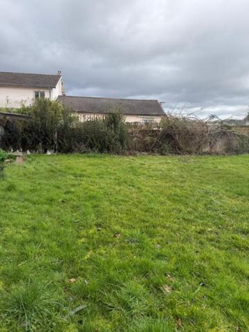 terrain à construire vendu viabilisé et tout clôturé de 740 m²