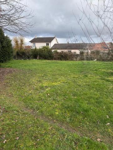 terrain à construire vendu viabilisé et tout clôturé de 740 m²
