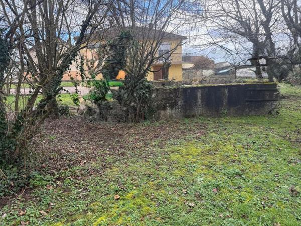 terrain à construire vendu viabilisé et tout clôturé de 740 m²