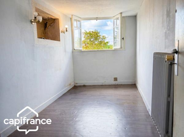 Thouars (79) Maison à rénover 68 m² – 2 chambres + bureau – jardin clos 305 m² – garage – cave