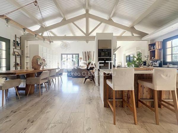 À vendre- Maison familiale de caractère avec dépendance