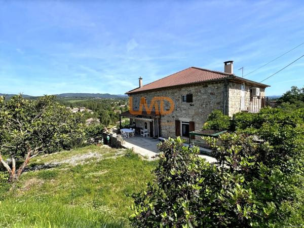 Bâtisse en pierre, 3 logements
