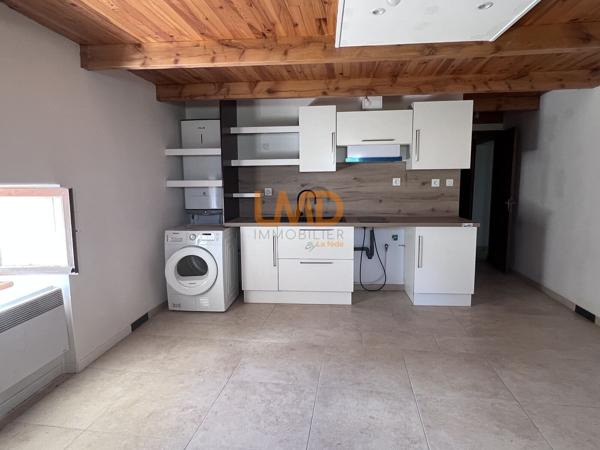 Bâtisse en pierre, 3 logements