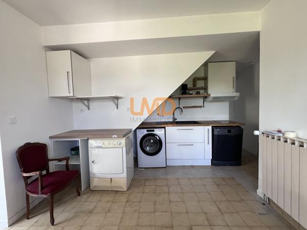 Bâtisse en pierre, 3 logements