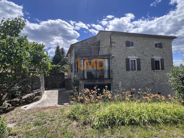 Bâtisse en pierre, 3 logements