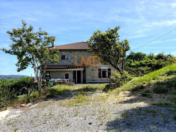 Bâtisse en pierre, 3 logements
