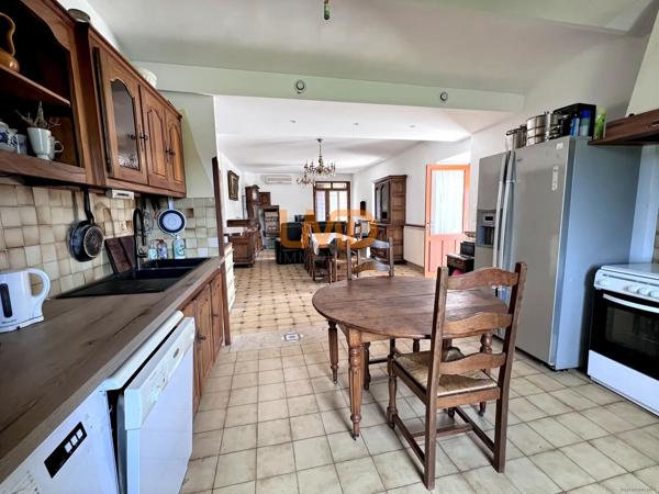 Bâtisse en pierre, 3 logements
