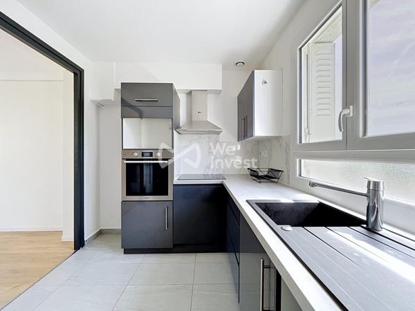 Villa traditionnelle rénovée avec jardin.