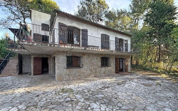 Maison à vendre    5 pièces • 141,10 m2 Roquefort-les-Pins