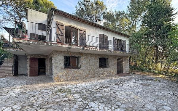 Maison à vendre    5 pièces • 141,10 m2 Roquefort-les-Pins