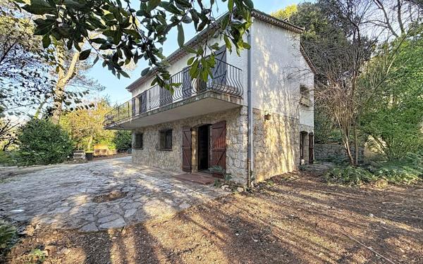 Maison à vendre    5 pièces • 141,10 m2 Roquefort-les-Pins