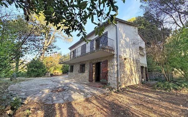Maison à vendre    5 pièces • 141,10 m2 Roquefort-les-Pins